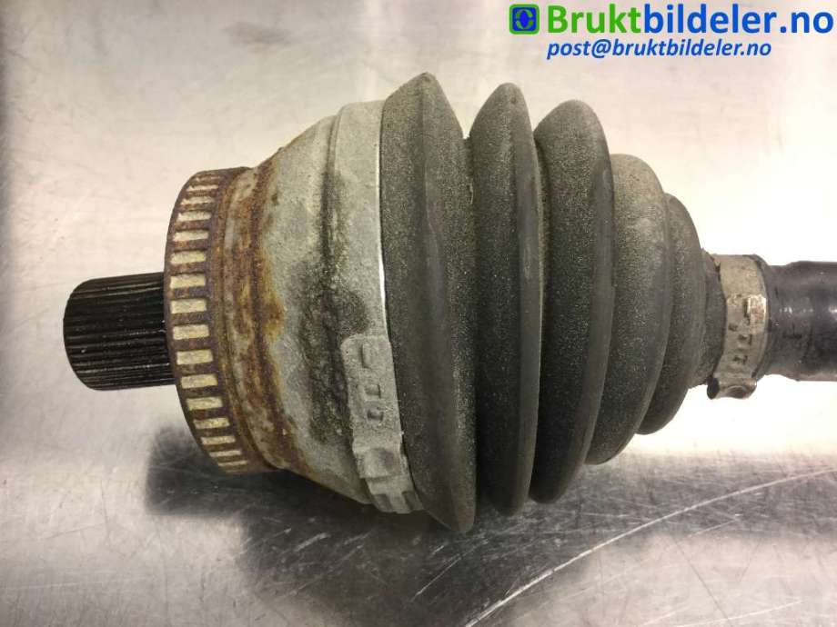 Drivaksel høyre foran til Audi A4 2004-2008 (Type III) (B7) (B7) (AUDI|8E0407272AT|)