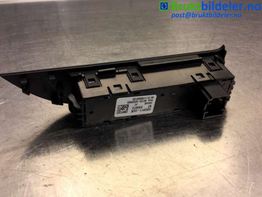 Bryter Antispinn til BMW 1-Serie 2011-2015 (Fase 1) (F20/F21) (F20/F21) (BMW|9 252 911|)