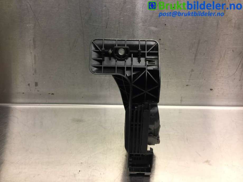 Pedal gass til BMW 1-Serie 2011-2015 (Fase 1) (F20/F21) (F20/F21) (BMW|3542 6 789 529|6PV 010 435-00|)