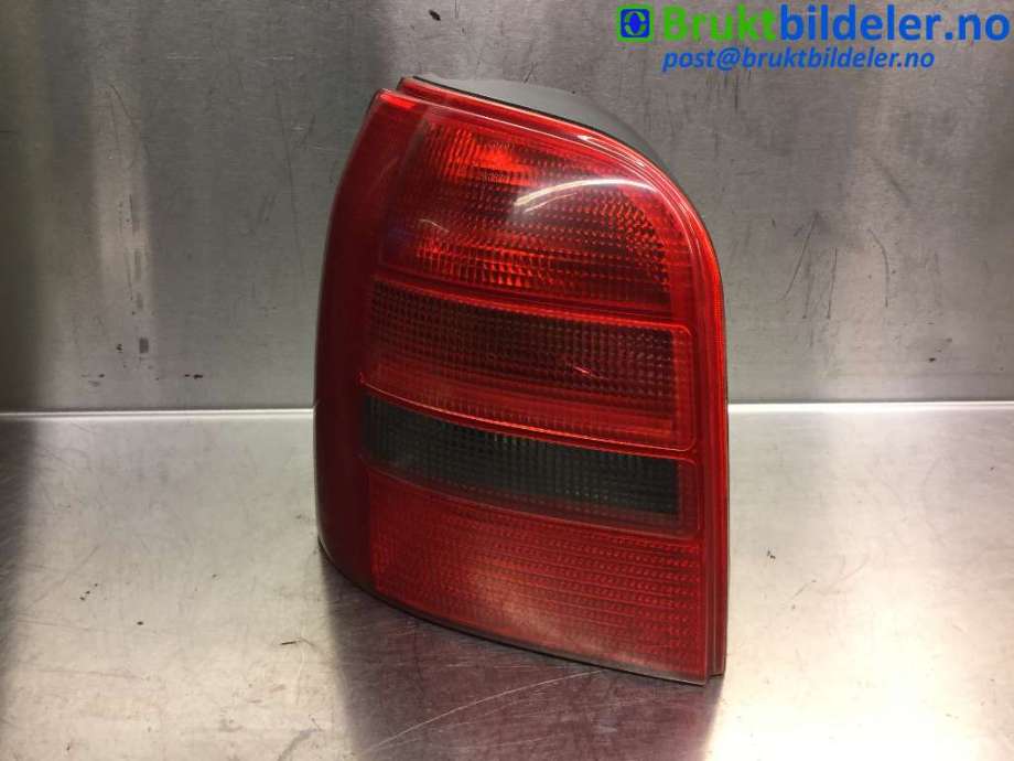 Baklykt venstre til Audi A4 1995-1999 (Type I, Fase 1) (B5) (B5) (AUDI|8D9 945 095 A|)