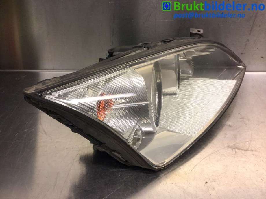 Frontlykt høyre halogen til Ford Mondeo 2001-2007 (Type III)  (FORD|1S71-13005-AM|0301174202|)