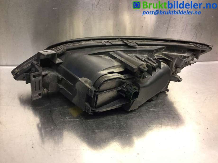 Frontlykt høyre halogen til Ford Mondeo 2001-2007 (Type III)  (FORD|1S71-13005-AM|0301174202|)