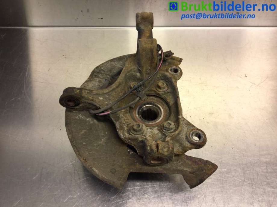 Hjulspindel venstre foran til Mazda 3 2013-2016 (Type III, Fase 1)  (MAZDA|B45A-33-031|)