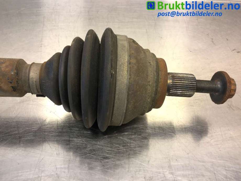 Drivaksel høyre foran til VW Caddy 2010-2015 (Type III, Fase 2)  (VOLKSWAGEN|1K0 407 272 PM|)