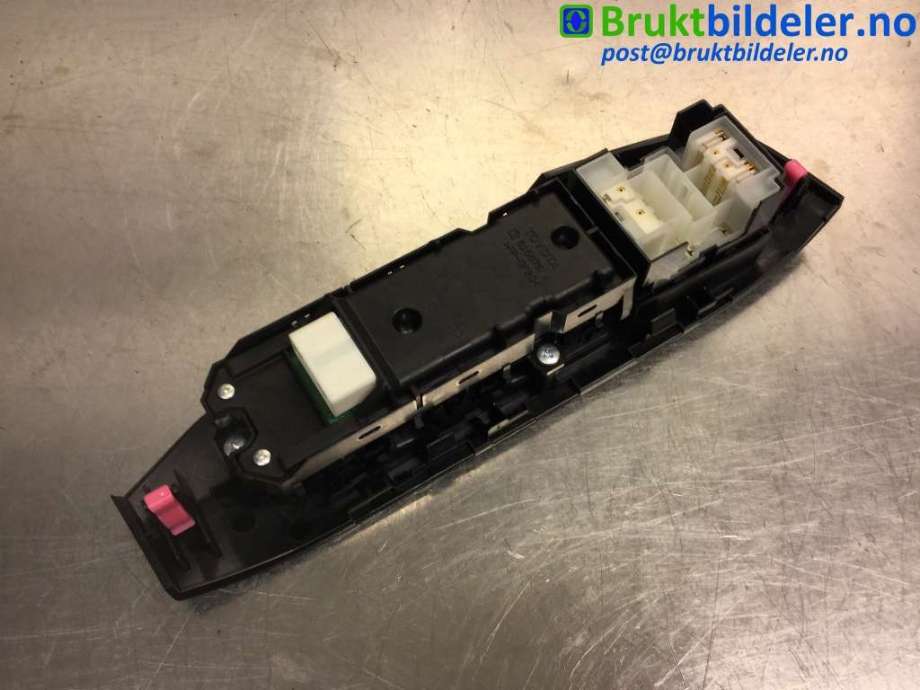 Bryter ruteheis til Lexus NX 2014-2021 (Type I) (AZ10) (AZ10) (LEXUS|84040-78010|)