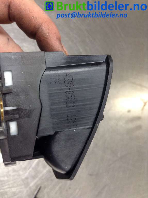 Bryter elektrisk håndbrekk/parkbrems til Toyota Avensis 2009-2015 (Type III, Fase 1)  (TOYOTA|84390-05010|)
