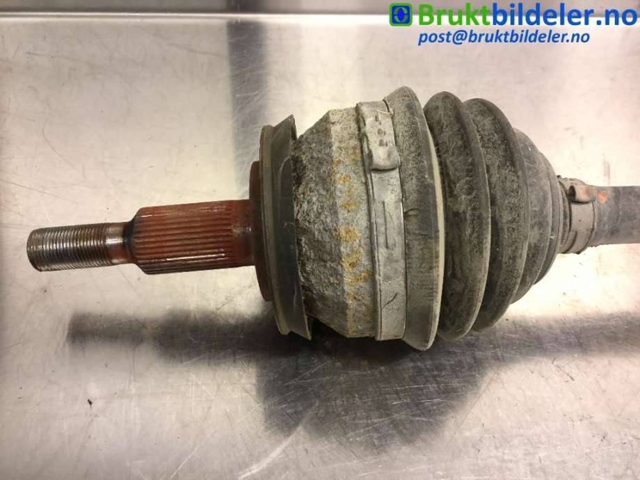 Drivaksel venstre foran til VW Transporter / Caravelle 2009-2015 (Fase 2) (T5) (T5) (VOLKSWAGEN|7E0 407 271 H|)