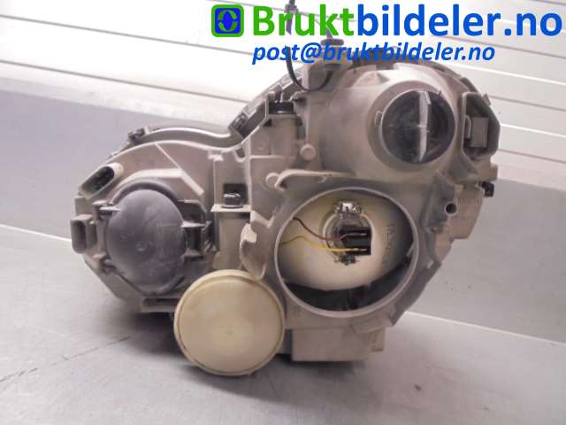 Frontlykt høyre halogen til Mercedes C-Klasse 2000-2004 (Fase 1) (W203) (W203) (MERCEDES|A 203 820 02 61|)