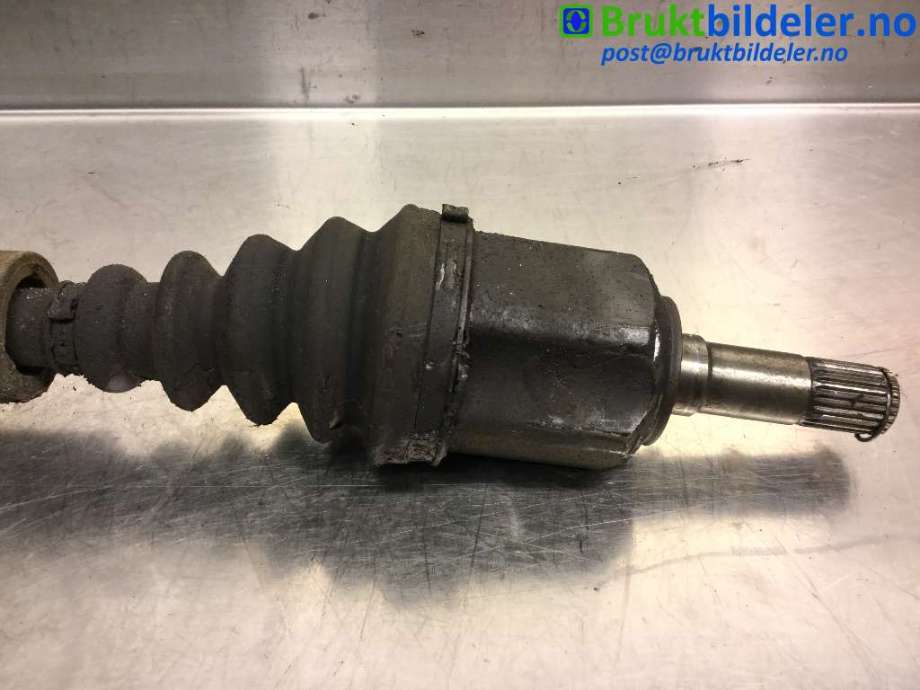 Drivaksel venstre foran til Alfa Romeo GT 2004-2010  (ALFA ROMEO|46308023|)