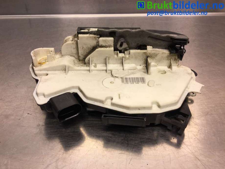 Låsekasse venstre foran til VW CC 2008-2012 (PASSAT CC) (PASSAT CC) (VOLKSWAGEN|5N1 837 015 C|)