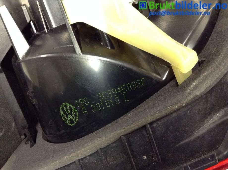 Baklykt venstre indre til VW CC 2008-2012 (PASSAT CC) (PASSAT CC) (VOLKSWAGEN|3C8 945 093 F|)