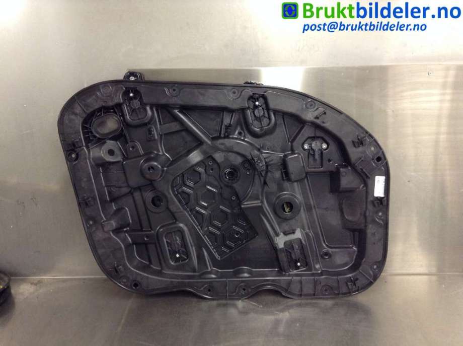 Ruteheis til Volvo XC40, 2018-2024  (VOLVO|30747091)