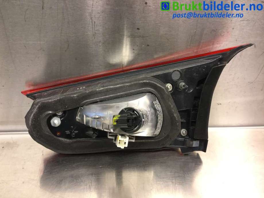 Baklykt venstre indre til Mazda 3 2016-2019 (Type III, Fase 2)  (MAZDA|)
