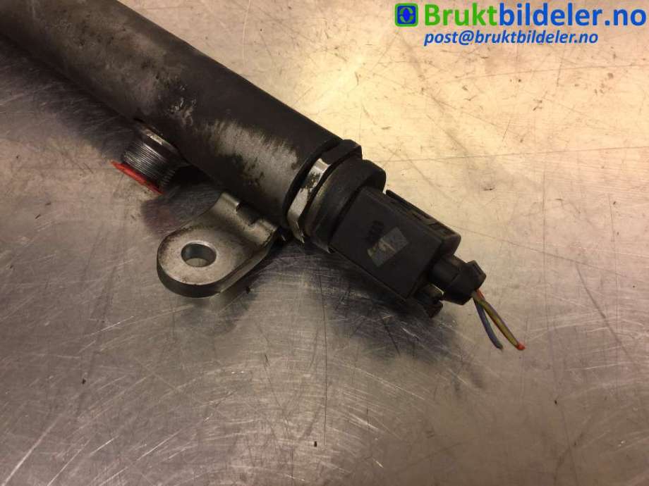 Dyseskinne (fuelrail) til Mercedes Sprinter 2006-2013 (Fase 1) (906) (906) (MERCEDES|A 642 070 25 95/001|)
