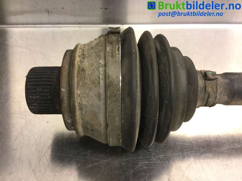 Drivaksel venstre foran til Audi A5 2007-2016 (Type I) (AUDI|8K0 407 271 Q|)