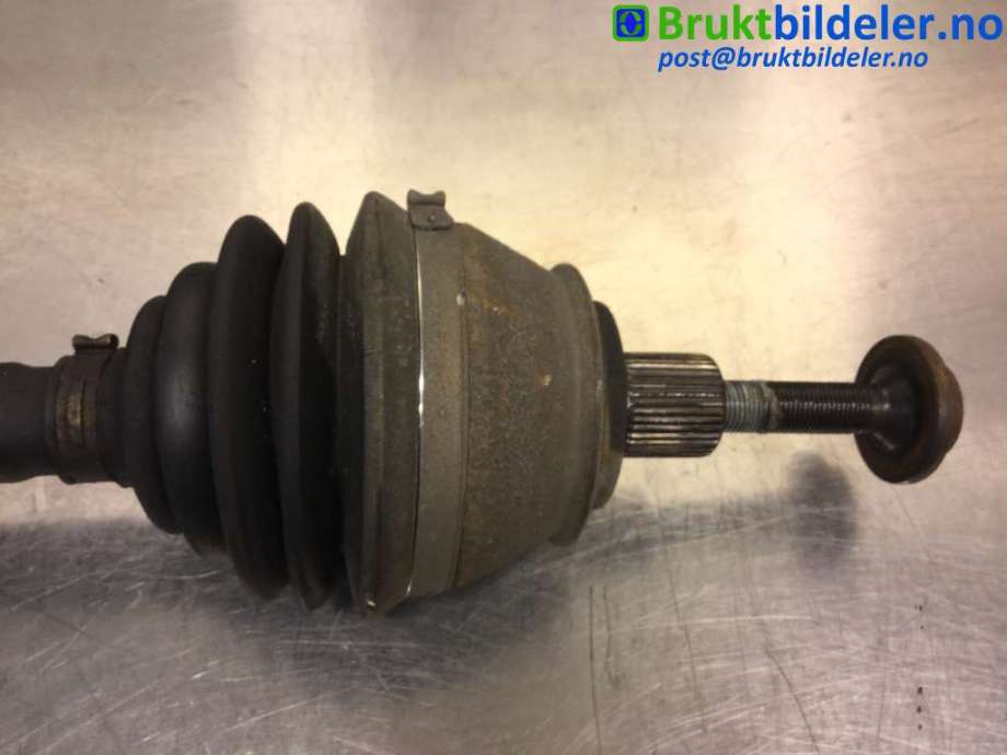 Drivaksel høyre foran til Audi A6, Allroad 2006-2008 (Type II, Fase 1) (C6) (C6) (AUDI|4F0 407 272 J|)