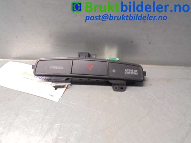 Bryter nødblink til Mitsubishi Lancer 2008-2017 (MITSUBISHI|8002B680XA|)