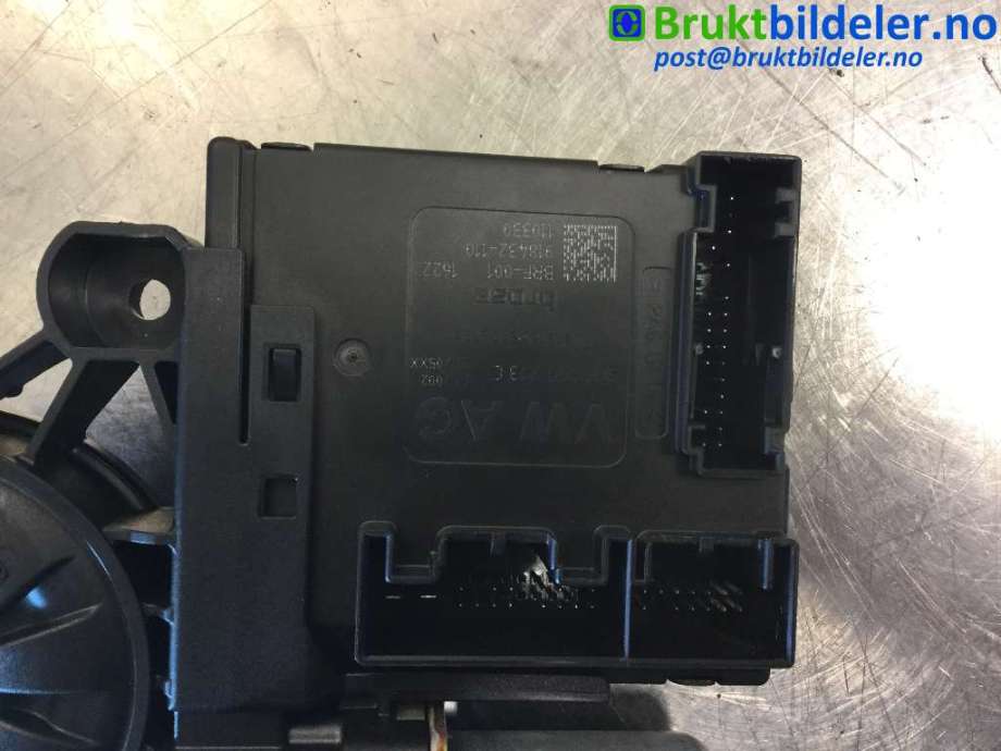 Ruteheis venstre foran til VW Passat 2011-2015 (B7) (B7) (VOLKSWAGEN|3C0 959 973 C|988691-305|3AA 959 701 A)
