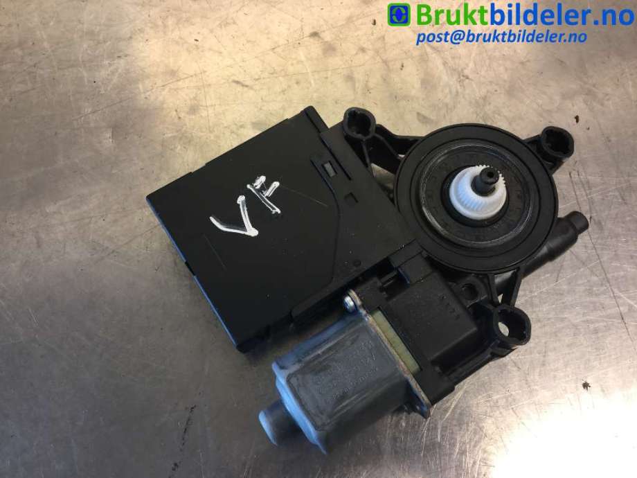Ruteheis venstre foran til VW Passat 2011-2015 (B7) (B7) (VOLKSWAGEN|3C0 959 973 C|988691-305|3AA 959 701 A)