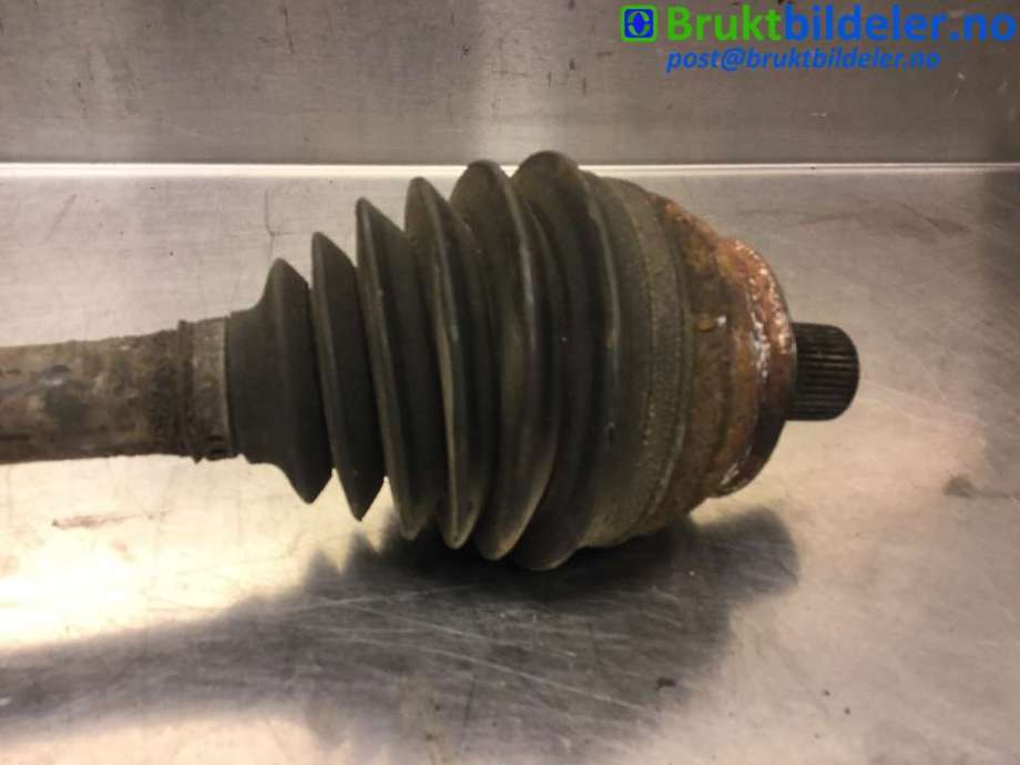 Drivaksel høyre foran til VW Transporter / Caravelle 1990-2003 (T4) (T4) (VOLKSWAGEN|)
