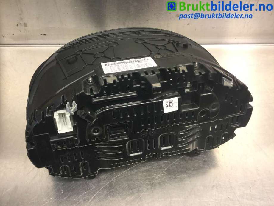 Instrumentpanel til Mercedes C-Klasse 2014-2018 (Fase 1) (W205) (W205) (MERCEDES|A 205 900 96 29|A2C12719400|)