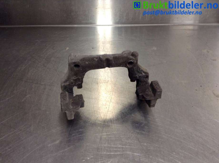 Bremsecaliper brakett til Mercedes C-Klasse, 2014-2018 (Fase 1) (W205) (W205) (MERCEDES|A 205 423 01 06)