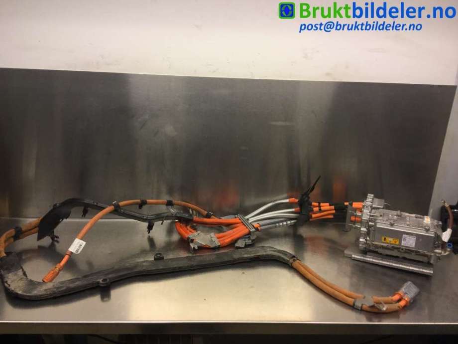 Inverter hybrid til Mercedes C-Klasse 2014-2018 (Fase 1) (W205) (W205) (MERCEDES|A 205 900 64 15|A2C73416808|A 205 540 32 29)
