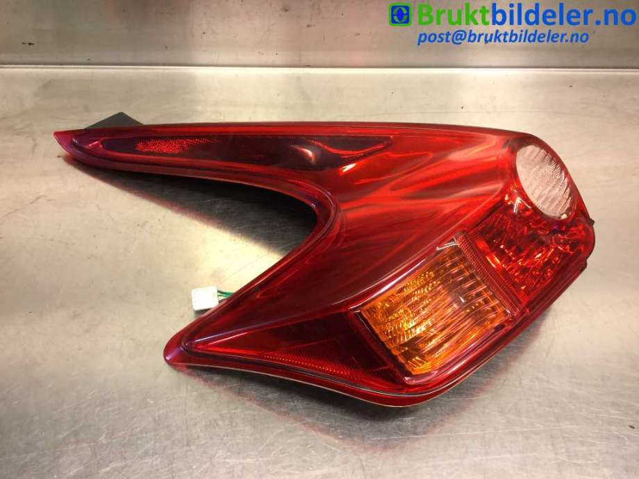 Baklykt venstre til Nissan Juke 2010-2014 (Fase 1)  (NISSAN|26555-1KA0A|)