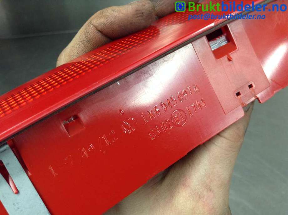 Baklykt bremselys bakrute til VW Passat 2011-2015 (B7) (B7) (VOLKSWAGEN|1K6 945 097 A|)