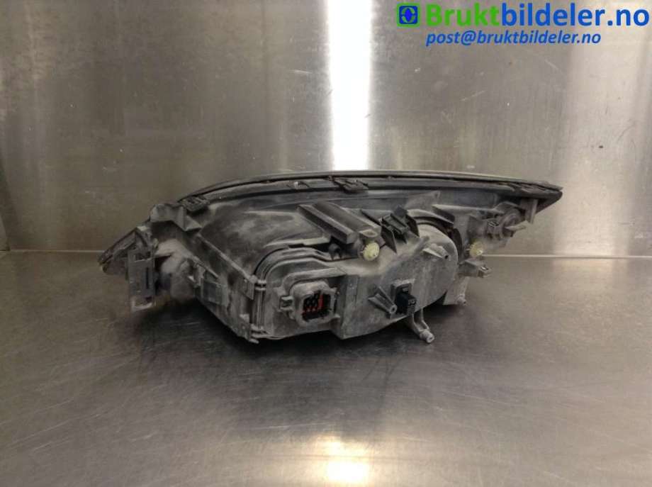 Frontlykt høyre xenon til Ford Mondeo 2001-2007 (Type III)  (FORD|1S71-13005-UC|0 301 174 274|)