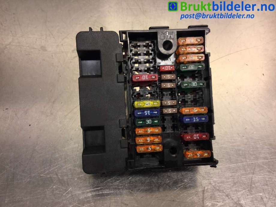 Sikringsboks til VW Transporter / Caravelle, 2009-2015 (Fase 2) (T5) (T5) (VOLKSWAGEN|7H0 937 617 A)