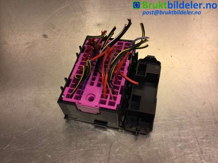 Sikringsboks til VW Transporter / Caravelle 2009-2015 (Fase 2) (T5) (T5) (VOLKSWAGEN|7H0 937 617 A|)