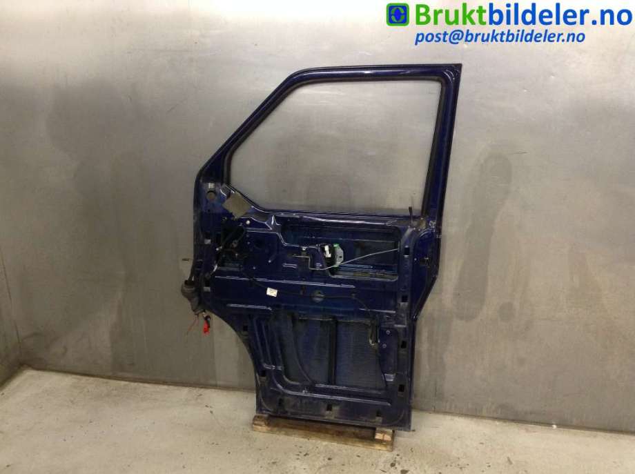 Dør høyre 2dørs til VW Transporter / Caravelle 1990-2003 (T4) (T4) (VOLKSWAGEN|7D0 831 056 D|)