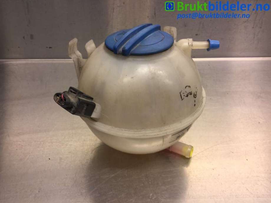 Ekspansjonstank til VW Caddy 2010-2015 (Type III, Fase 2)  (VOLKSWAGEN|1K0 121 407 A|)