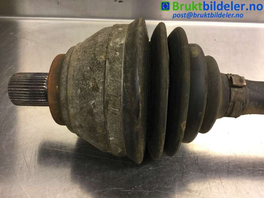 Drivaksel venstre foran til VW Caddy 2010-2015 (Type III, Fase 2) (VOLKSWAGEN|2K3 407 271 B|)