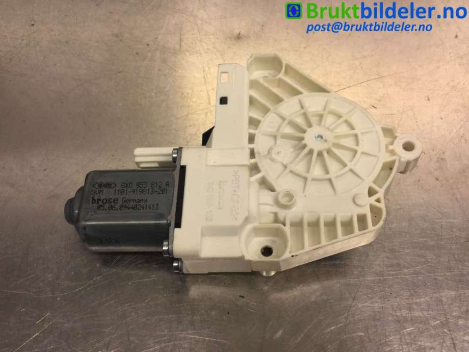 Ruteheis høyre bak til Audi A4 2007-2014 (Type IV) (B8) (B8) (AUDI|8K0 959 812 A|)