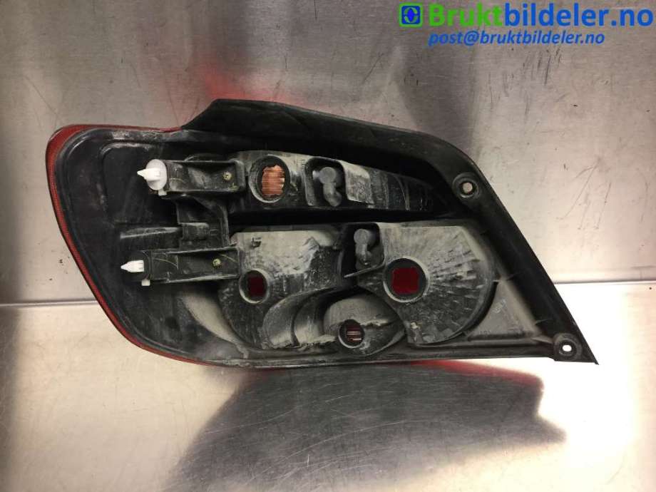 Baklykt høyre til Mitsubishi Outlander 2003-2006 (Type I)  (MITSUBISHI||220-87685)