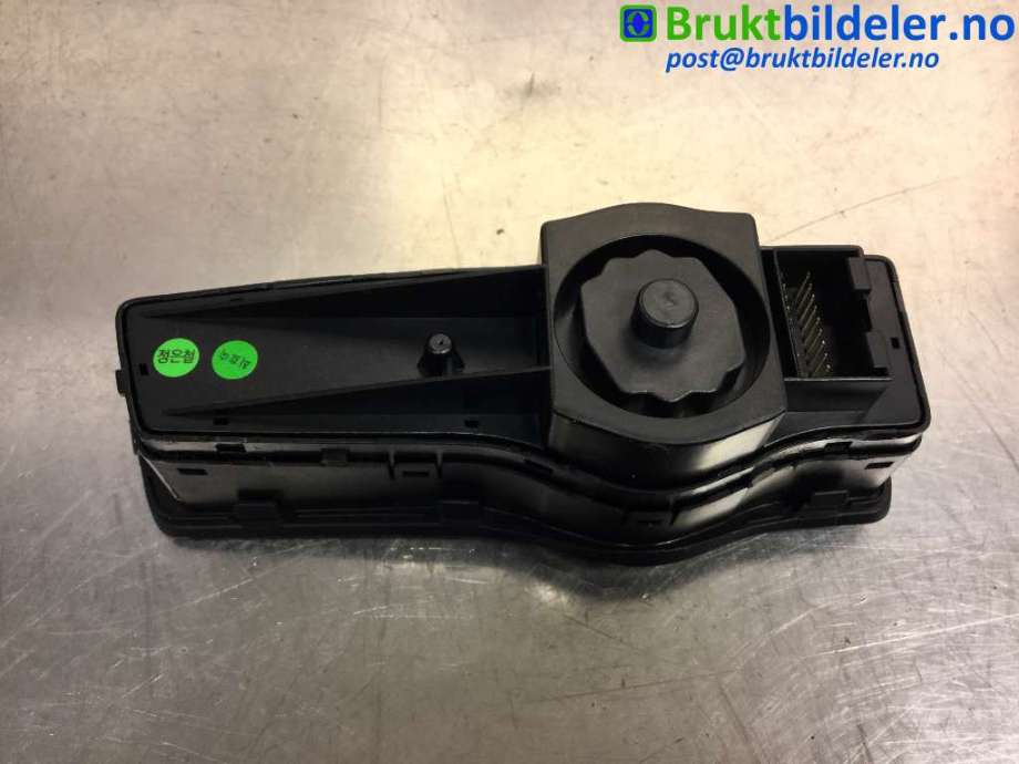 Bryter lys til Hyundai i40 2012-2017  (HYUNDAI|933003Z100|39R1021000|)