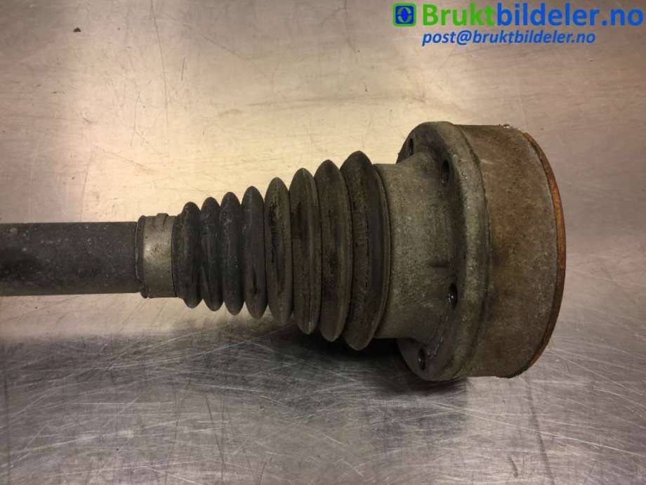 Drivaksel venstre bak til VW Passat 2015-2019 (Fase 1) (B8) (B8) (VOLKSWAGEN|3Q0 501 203 C|)