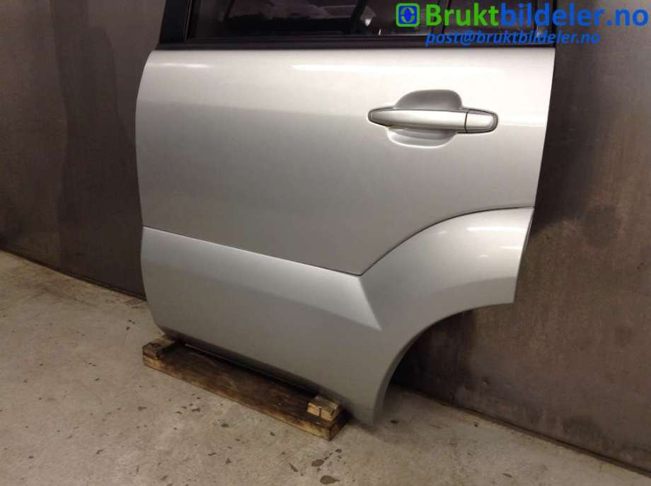 Dør venstre bak til Toyota Land Cruiser 120 2002-2009  (TOYOTA|67004-60260|)