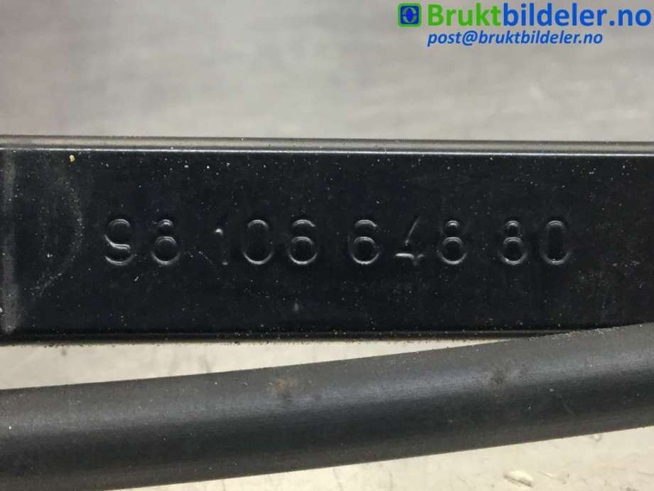 Viskerarmer frontrute til Peugeot 3008 2016-->> (Type II) (PEUGEOT|9810664880|)