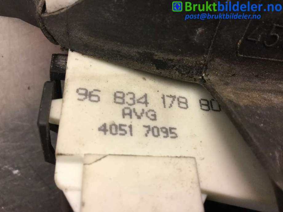 Låsekasse høyre foran til Peugeot 407 2004-2010  (PEUGEOT|9683417880|)