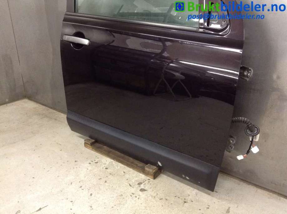 Dør høyre foran til Nissan Qashqai 2007-2010 (Type I, Fase 1)  (NISSAN|H0100JD0M0|)