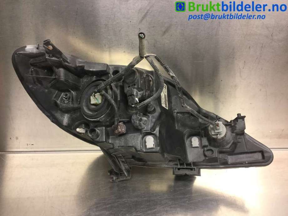 Frontlykt venstre halogen til Peugeot 107 2006-2014 (PEUGEOT|81150-0H030|89032403|)