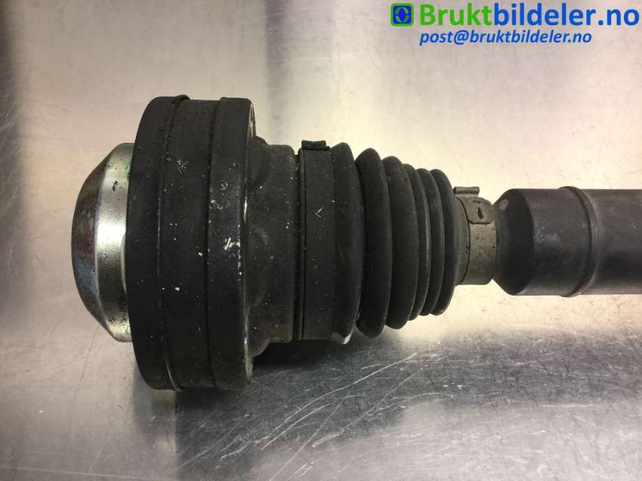 Drivaksel høyre foran til VW Caddy 2004-2010 (Type III, Fase 1) (VOLKSWAGEN|2K0 407 272 E|)