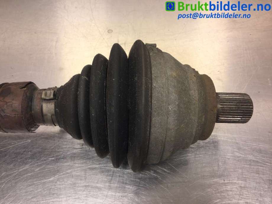 Drivaksel høyre foran til VW Caddy 2004-2010 (Type III, Fase 1) (VOLKSWAGEN|2K0 407 272 E|)