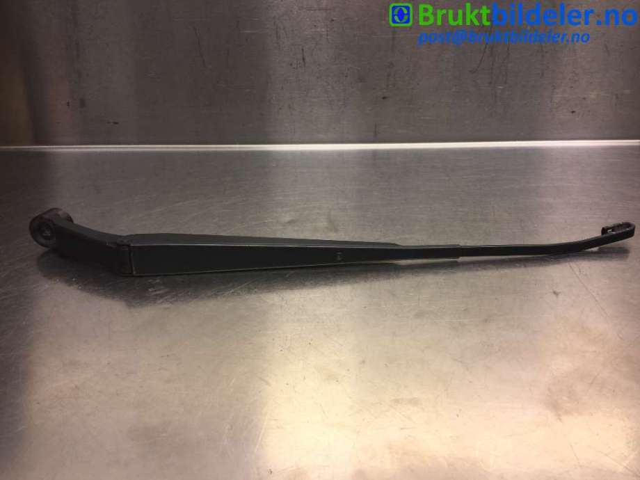 Viskerarmer frontrute til Toyota Hilux, 2012-2016 (TOYOTA|)
