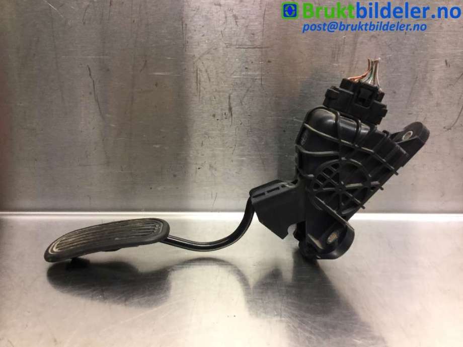 Pedal gass til Toyota Hilux 2012-2016  (TOYOTA|781200K010|VN1988003140|)