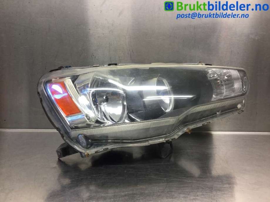 Frontlykt høyre halogen til Mitsubishi Lancer 2008-2017 (MITSUBISHI|8301A390|8301B260|)