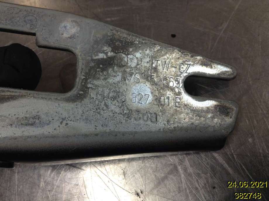 Hengsler til Audi A6 2008-2011 (Type III, Fase 2) (C6) (C6) (AUDI|4F5 827 301 E|)